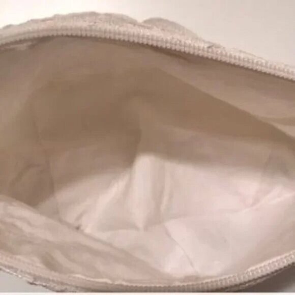 🌸✨ Vintage Imperial Elegance White Lace Toiletry Bag | OS | Brand New ✨🌸 - Picture 2 of 8